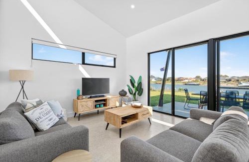 Nangkita House | The Pavilion on Wentworth - A Tranquil Lagoon Escape