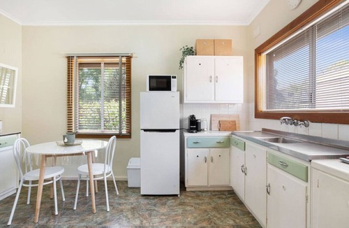 Elizabeth Vale House | The Peach Tree 2 Bed Home