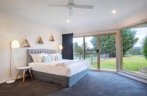 Broadwater Cabin | The Peninsula - Pool and Privacy