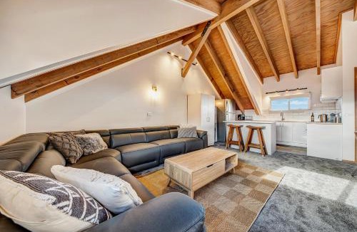 Hotham Heights Apartment | The Penthouse @ Alpine Haven