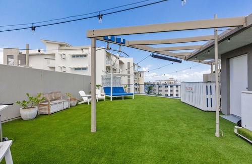 Mooloolaba Villa | The Penthouse Mooloolaba, Private Luxury Rooftop Apartment - Small dog friendly!