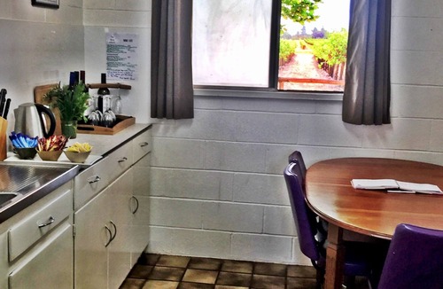 Monash Cottage | The Picker's Hut - Peaceful vineyard setting
