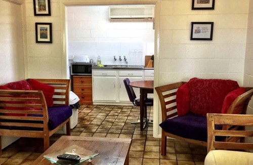 Monash Cottage | The Picker's Hut - Peaceful vineyard setting