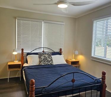 Brendale Villa | The Pine Rest - Spacious & Central Haven