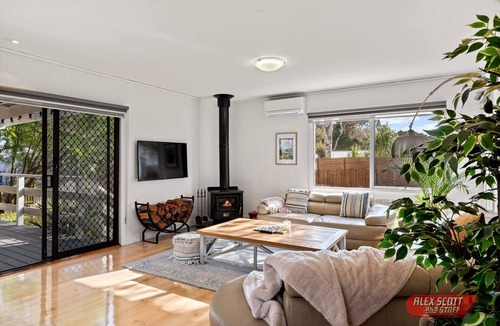Cowes House | The Pines Summary: Lo