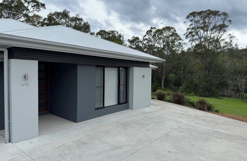 Mudgeeraba House | The Ponds at Mudgeeraba 4 bedroom Modern House great central location