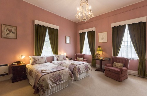 Longford Bed & Breakfast | The Racecourse Inn