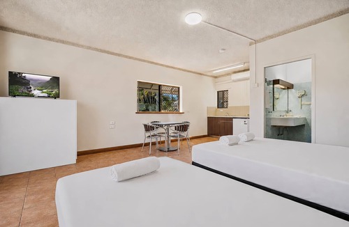 Cairns North Hotel | The Reef Motel