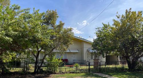 Blackall House | The Retro Rest