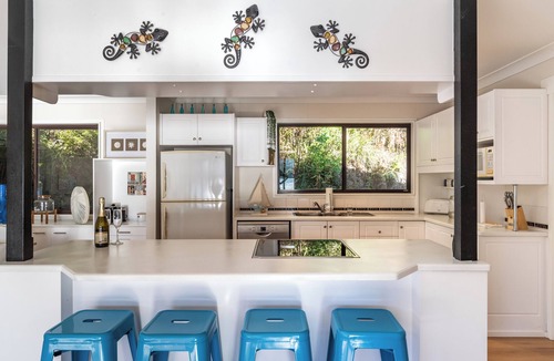 Marlow House | The River Shack - Breathtaking River Views, Waterfront House With hot tub
