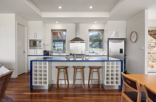 Hindmarsh Valley House | The Sanctuary - Ocean View Farm with Outdoor Spa