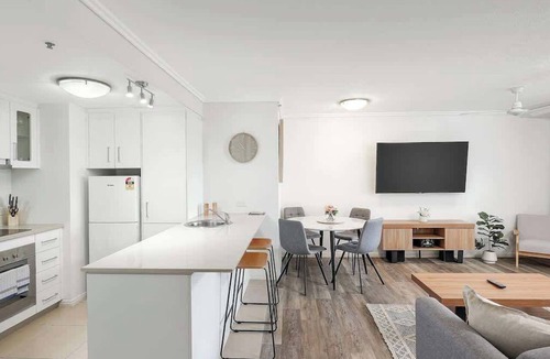 Cairns Central Business District Apartment | The Sand Dollar—Central Cairns Chic + Studio