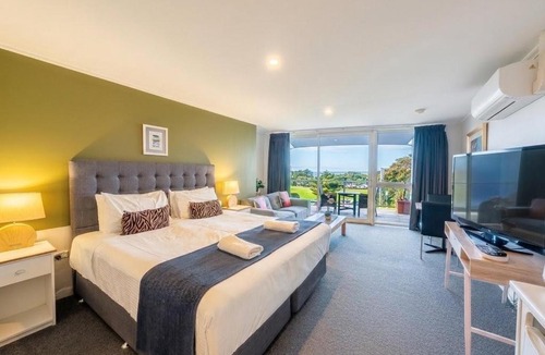 Lorne Hotel | The Sandridge Motel