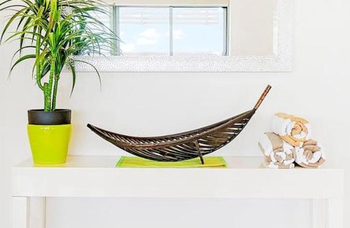 Darwin City Centre Apartment | 'The Smith' A Vibrant Poolside Balcony Haven