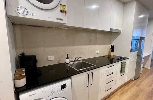 Annerley Apartment | The Studio @ Annerley - Near CBD Transport & Shops