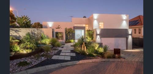 Dianella Apartment | The Studio on Barberry with a Pool