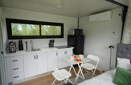 Little Hartley Apartment | The Wabe Tiny House - beautiful tiny house surrounded by beautiful countryside.
