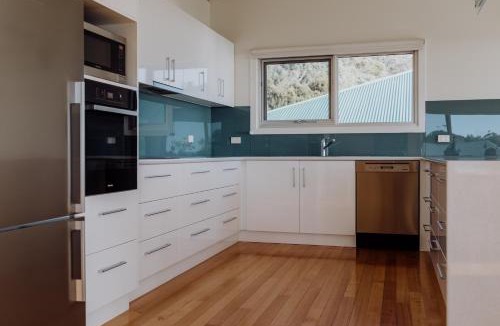 Bicheno House | The Watch House - Panoramic Views of Bicheno Ocean