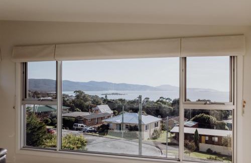 Bicheno House | The Watch House - Panoramic Views of Bicheno Ocean
