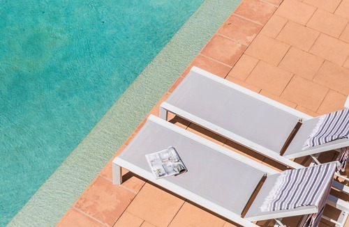 Noosaville House | The Waterfront - 4-bedroom waterfront home + pool