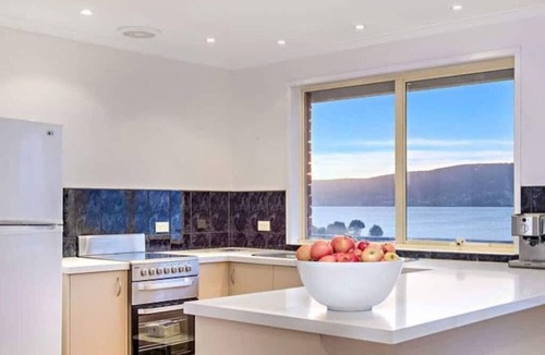 Tranmere House | The Waterfront, Amazing Hobart Views,Sleeps10