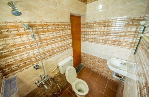 Fort Kochi Hotel | The WAVES by the Beach Inn
