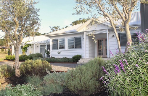 Worrigee House | The 'White House' on Tee. Luxury house, close to weddings!