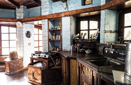 Almora House | The Wilderness Retreat A British Estate 2BR in Almora by Homeyhuts
