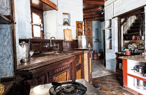 Almora House | The Wilderness Retreat A British Estate 2BR in Almora by Homeyhuts