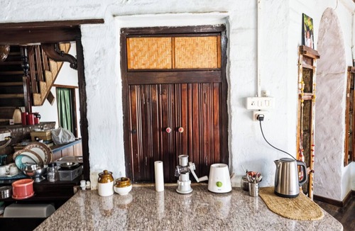 Almora House | The Wilderness Retreat A British Estate 2BR in Almora by Homeyhuts