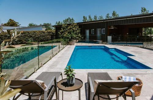 Bombira House | The Wine Manor - Lavish Poolside Living