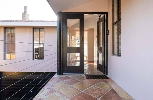 Riverside House | The Yard - Comfortable Home in Riverside