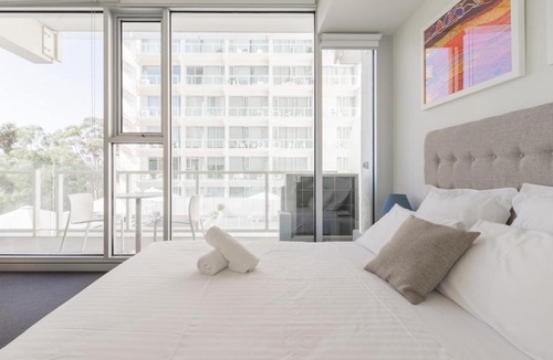 Walkerville Apartment | Ther-Rich Elegant 1BR Apartment in Walkerville