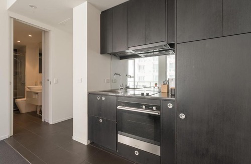 Walkerville Apartment | Ther-Rich Elegant 1BR Apartment in Walkerville