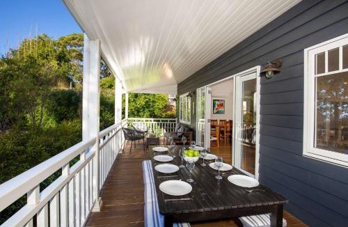 Vincentia House | This Is It - stylish 4-bedroom Vincentia retreat