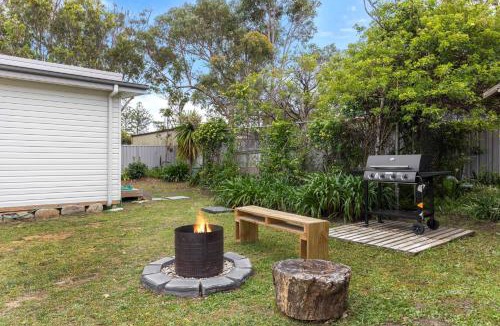 Culburra Beach House | This is Livin' - Fire Pit - 3 Mins Walk to Beach
