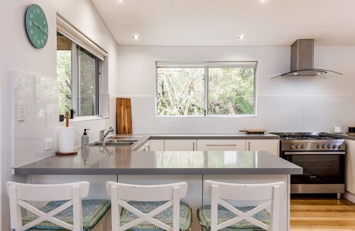 Dunsborough House | THIS SENSATIONAL PROPERTY OVERLOOKS ADJOINING NATURE RESERVE
