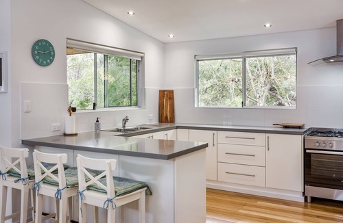 Dunsborough House | THIS SENSATIONAL PROPERTY OVERLOOKS ADJOINING NATURE RESERVE