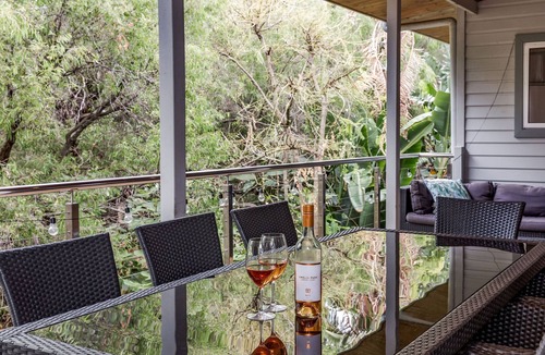Dunsborough House | THIS SENSATIONAL PROPERTY OVERLOOKS ADJOINING NATURE RESERVE