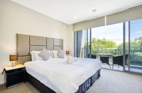 Surfers Paradise House | Three bedroom Villa in Central of Surfers Paradise