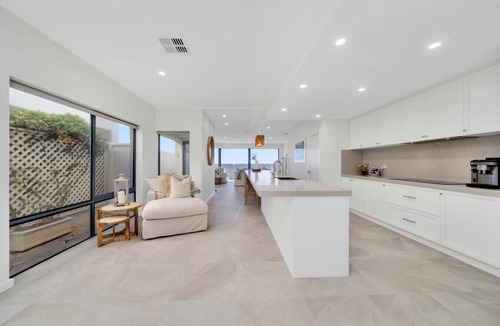 North Brighton Apartment | Three-Bedroom Luxurious Beachfront Holiday Home