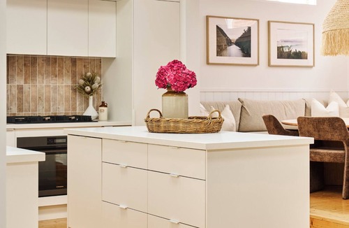 North Bendigo House | Thunder St Cottage. Light Bright Home