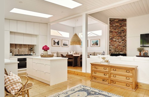 North Bendigo House | Thunder St Cottage. Light Bright Home