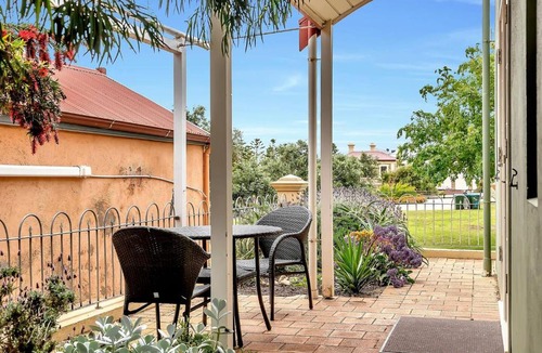 Semaphore Apartment | Time and Tide Hideaway - A Spacious Beachside Escape