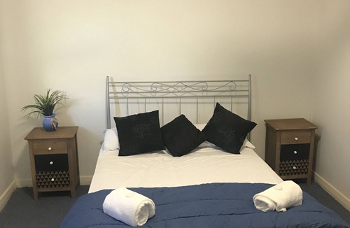 Tin Can Bay Hostel | Tin Can Bay Budget Accommodation - Hostel