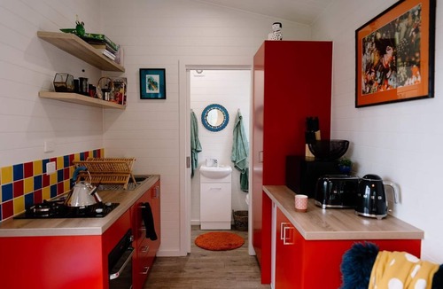 Benwerrin Cabin | Tiny- Eco House -Ukiyo - COMPLIMENTARY ROMANTIC PACKAGE WORTH $75