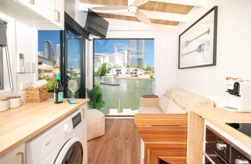Broadbeach Waters House | Tiny Home in the heart of Broadbeach-River Views!