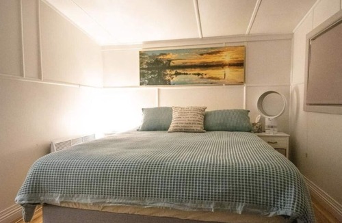 Strahan Cottage | Tiny house perfect couples retreat on the shore of Lettes Bay