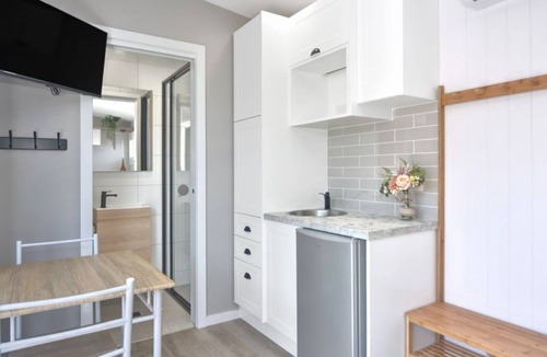 Sanctuary Point Cabin | Tiny House Stayz Stay for 3 Pay for 2! - House 1