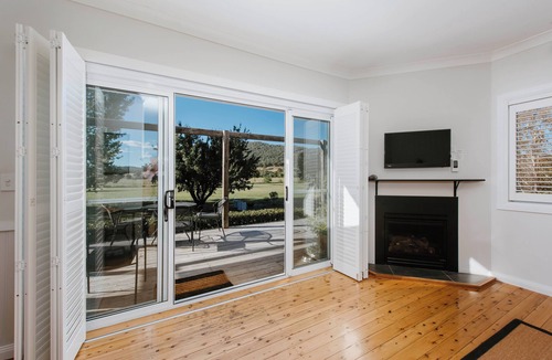 Milroy Cottage | Tom's Cottage @ Wilgowrah. A charming and tranquil garden cottage.